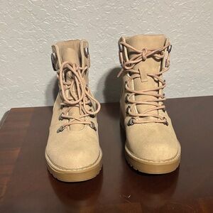 Universal Thread Tan Combat Boots